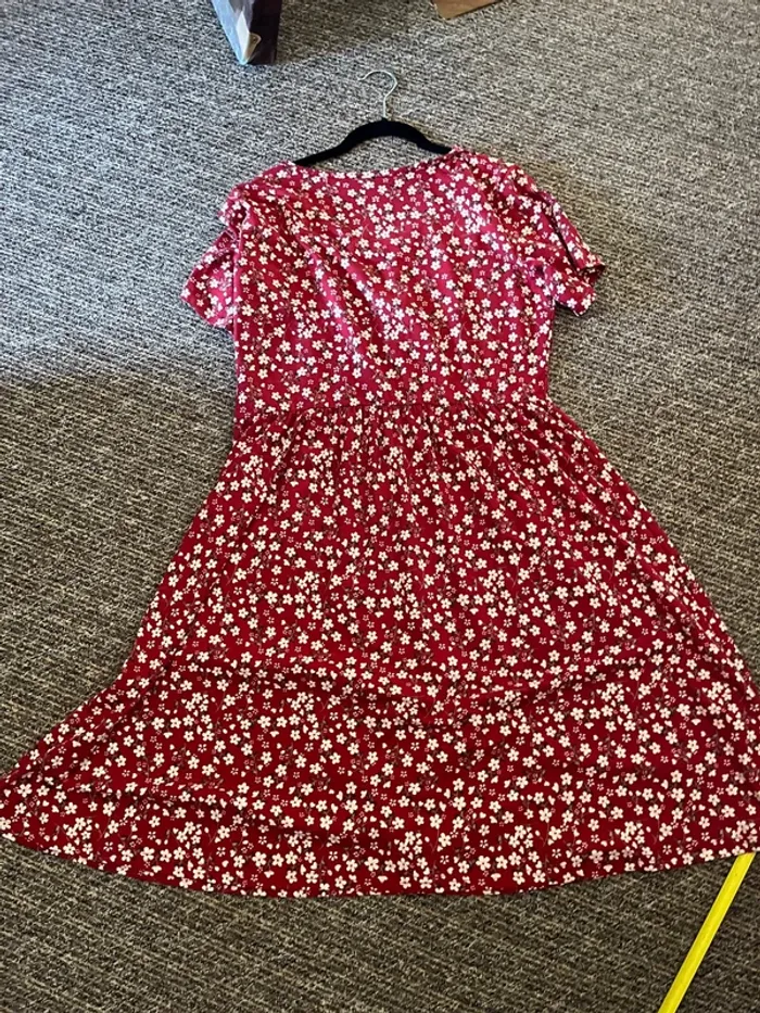 Robe rouge fleurs - photo numéro 9