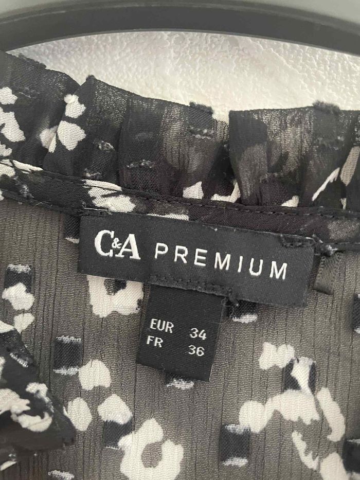 robe noire et blanche