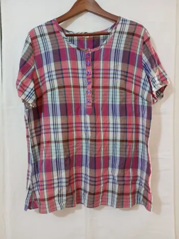 Blouse manches courtes Taille 46 pas de marque