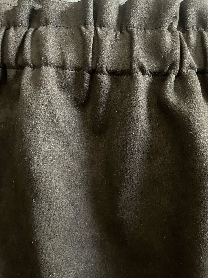Jupe noire - photo numéro 2