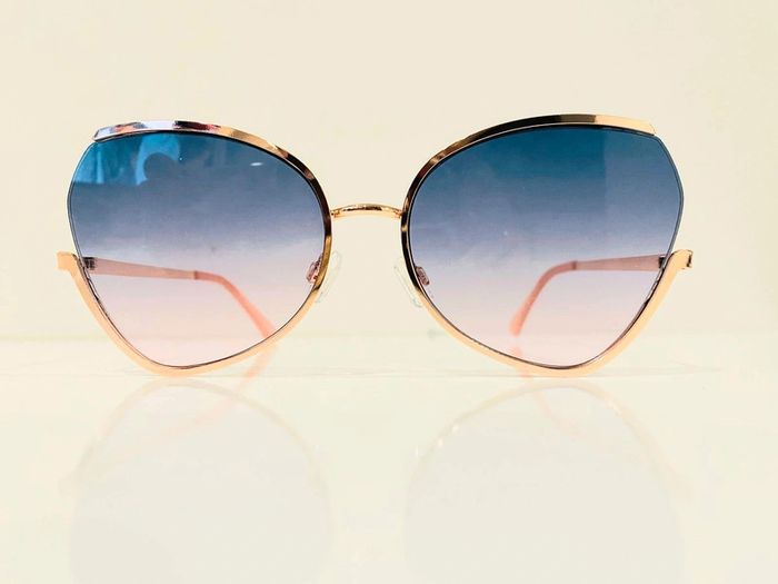 Lunette de soleil femme papillon dorée verres dégradés de bleu en rose UV protection catégorie 2 - photo numéro 9