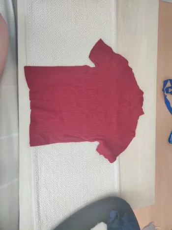 Pull manches courtes rouge sang Jennyfer 14 ans