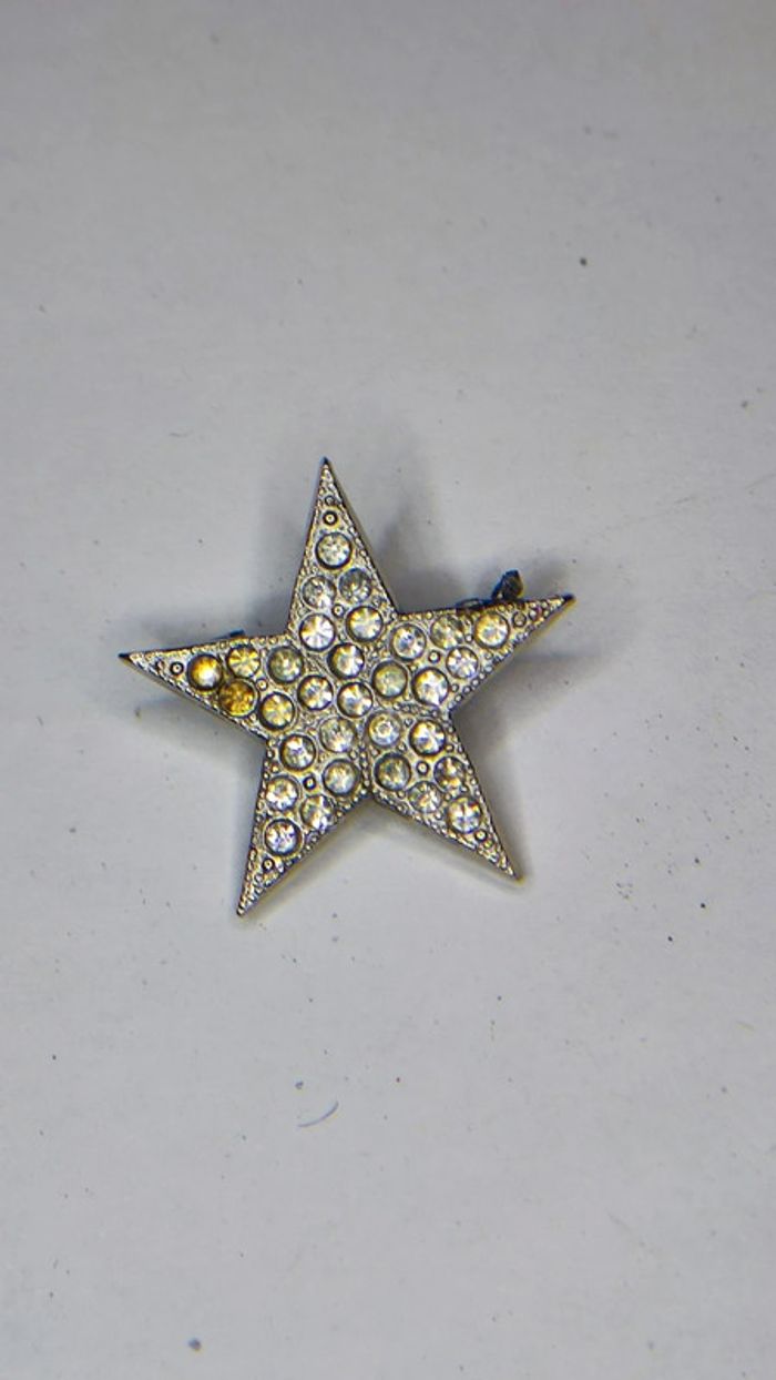 Broche étoile strass