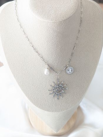Collier breloques soleil