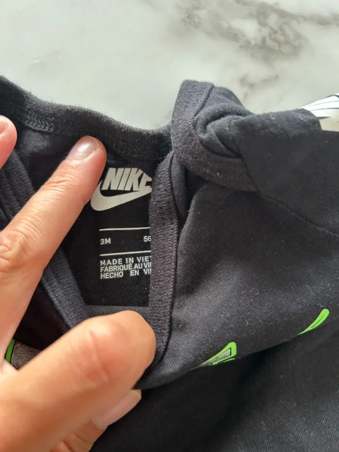 Ensemble Nike taille 3 mois - photo numéro 4