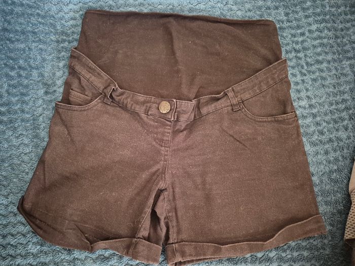 Short femme taille 38 ( vêtements grossesse)