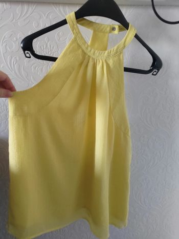 Chemise jaune col serré avec bouton pression