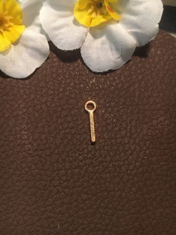 pendentif fantaisie métal doré lettre I