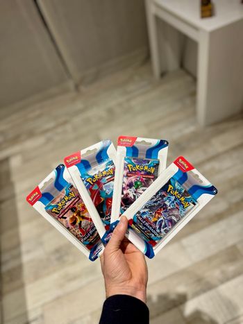 Lot de 4 Boosters Artset Pokémon Écarlate et Violet EV04 Faille Paradoxe - Neuf Scellé