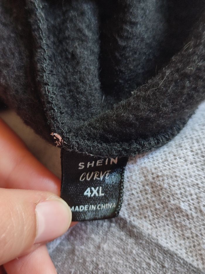 Robe pull noire - photo numéro 3