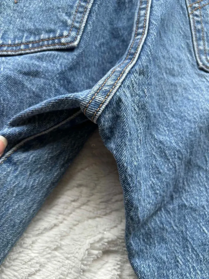 Jean Levi’s femme Wedgie Straight L28 36/38 S/M Premium Bleu taille haute 7/8 eme cropped effiloché - photo numéro 16