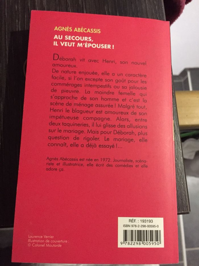 Livre « Au secours, il veut m’épouser ! - photo numéro 2
