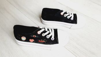 Chaussures fille type baskets lacets élastiques noires et blanches pointure 25