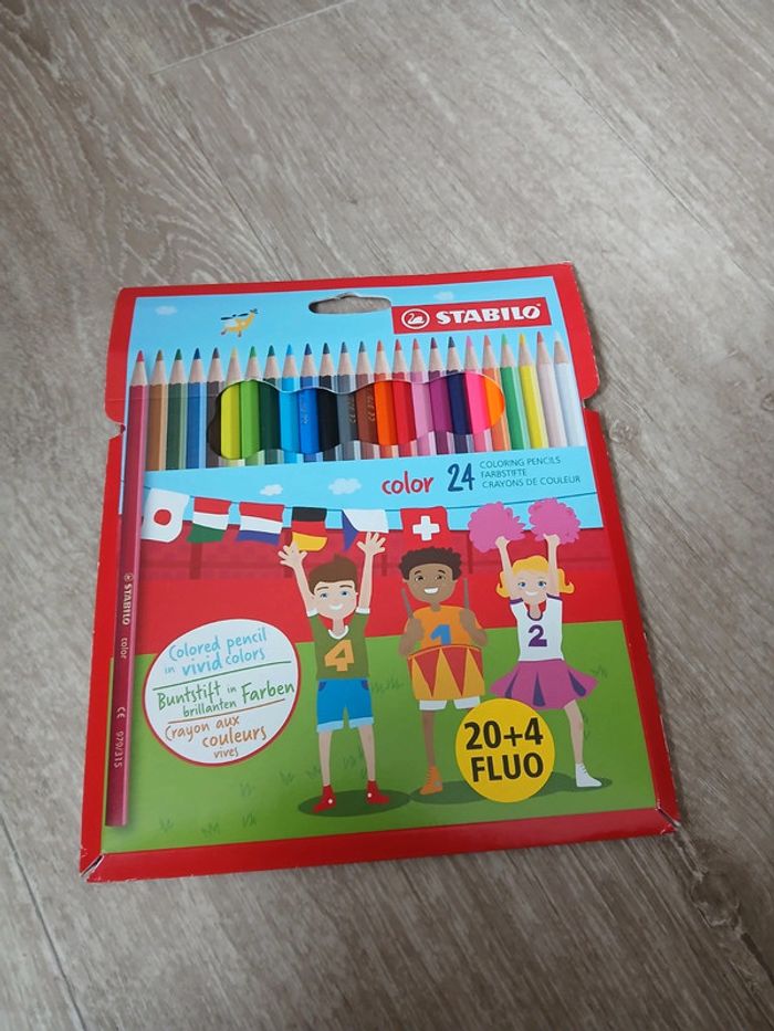 Étui de crayons de couleurs stabilo - photo numéro 2