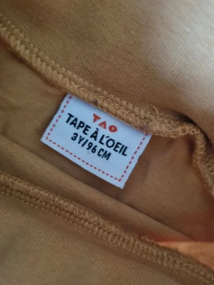 Look t-shirt manches longues et pantalon chino - photo numéro 2