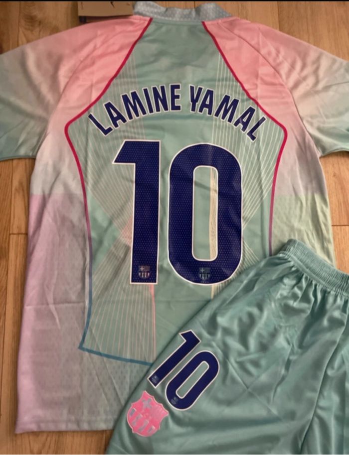 Maillot + short FC Barcelone - Lamine Yamal #10 - photo numéro 4