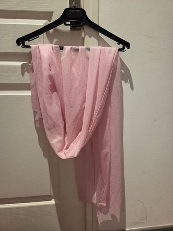 Foulard rose paillette legerement transparent
