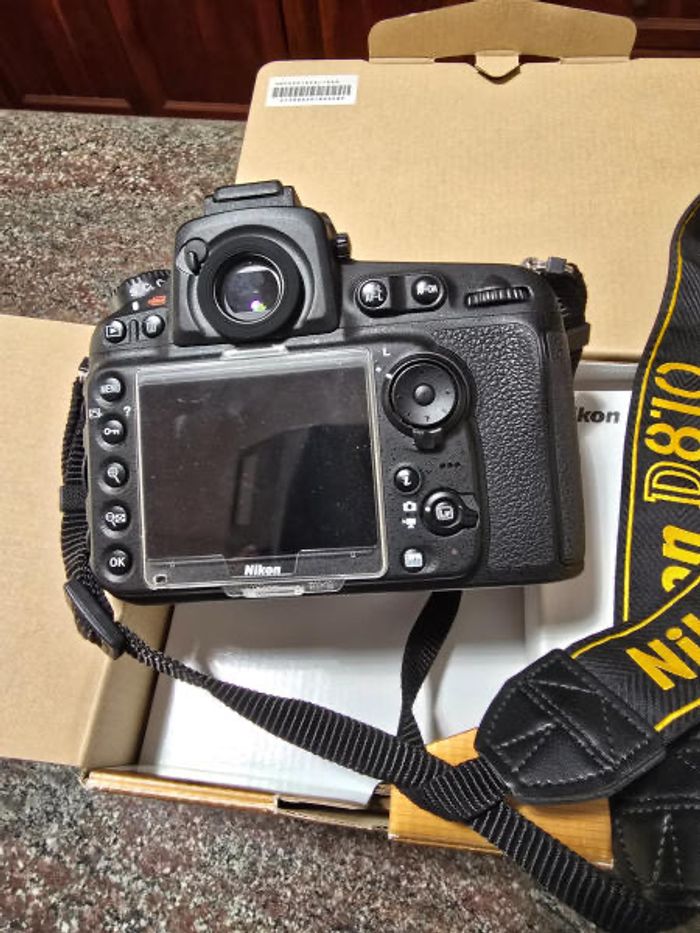 Appareil photo Nikon D810 dans sa boîte d'origine avec tous les accessoires - photo numéro 5