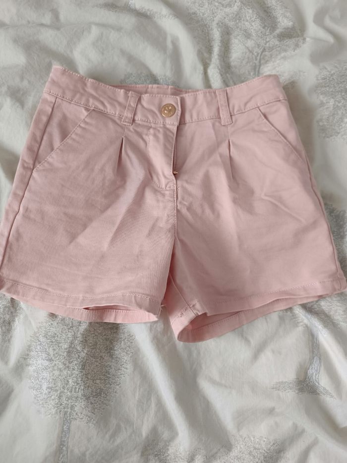 Short fille - photo numéro 1