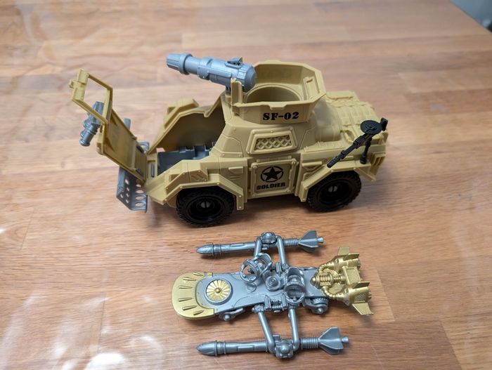 Lot militaire figurines 10 cm et véhicules - photo numéro 2