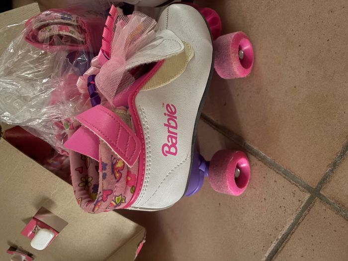 Roller barbie pointure 31 avec ses protections - photo numéro 3