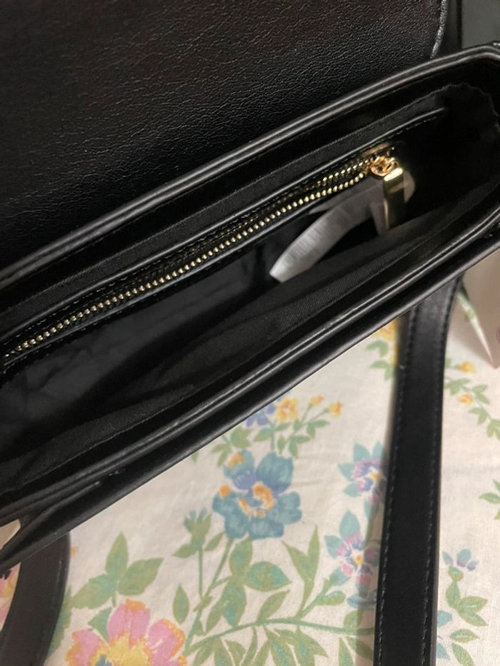 prix en boutique 65€, Sac besace Galeries Lafayette enduit lisse - photo numéro 12