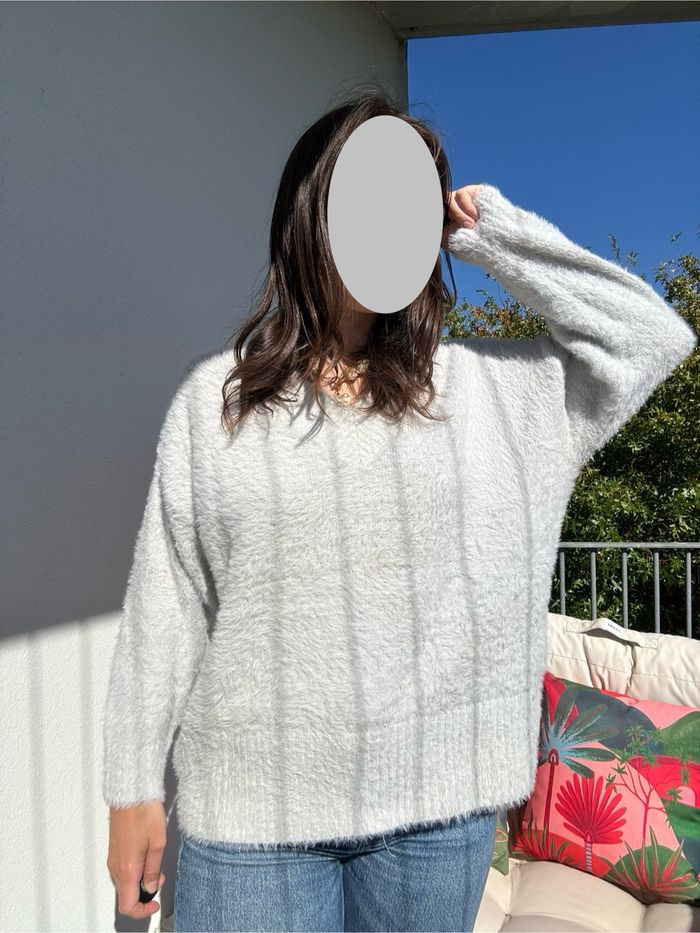 Pull duveteux blanc Stradivarius tout doux  – Taille S - photo numéro 2