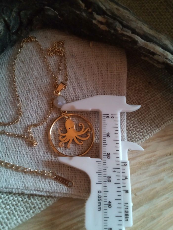 Collier pendentif petite pieuvre et connecteur en pierre de lune - photo numéro 3