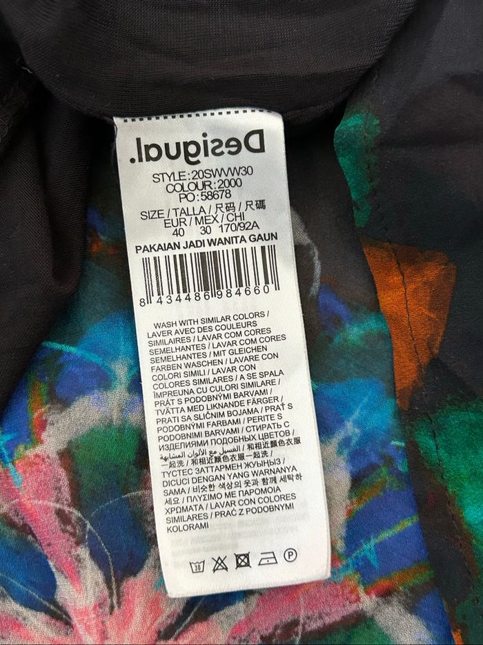 Robe noire et imprimée sans manches Desigual taille 40 jamais portée - photo numéro 10