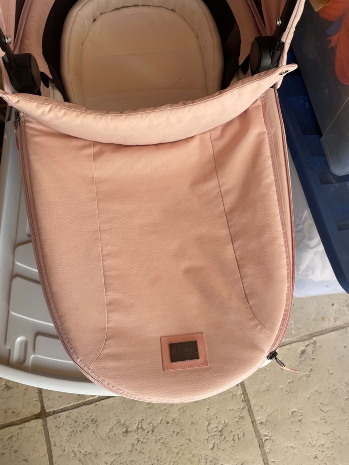 Nacelle Cybex rose très peu servie - photo numéro 2