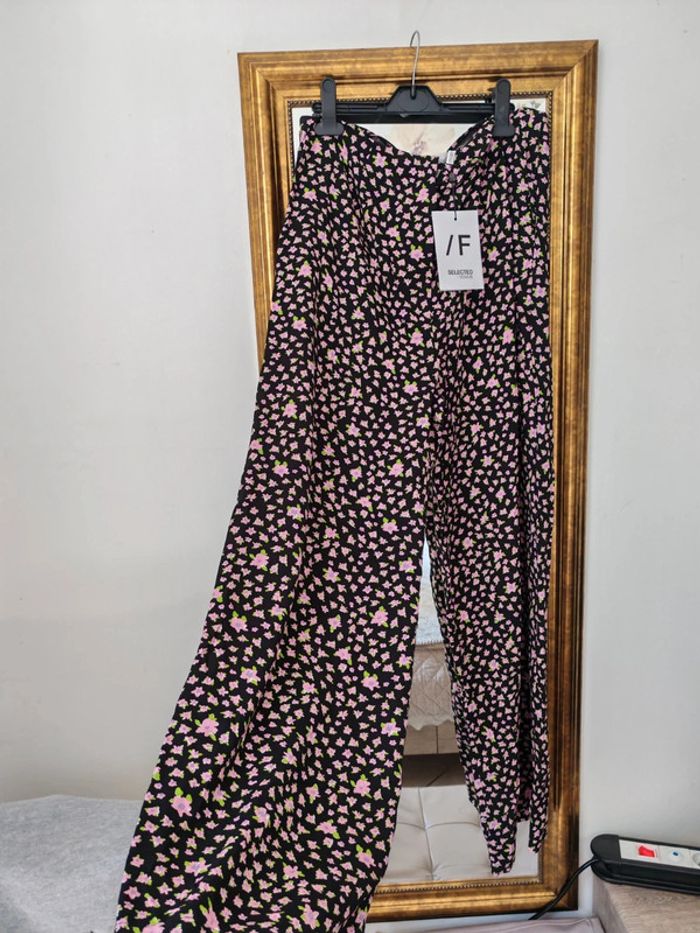 Pantalon fleurie neuf