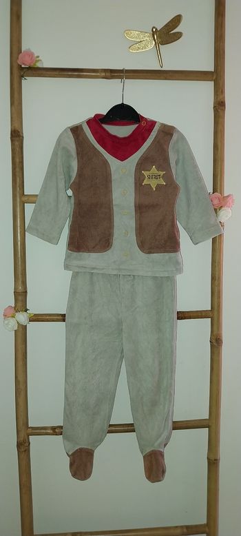 Pyjama 2 pièces Sheriff by La Halle très bon état 18 mois