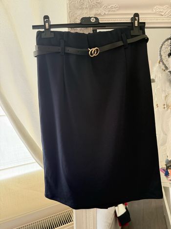 Jupe bleu marine et ceinture