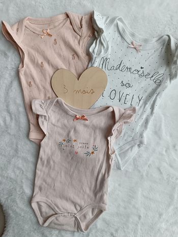 Lot bodys bébé fille