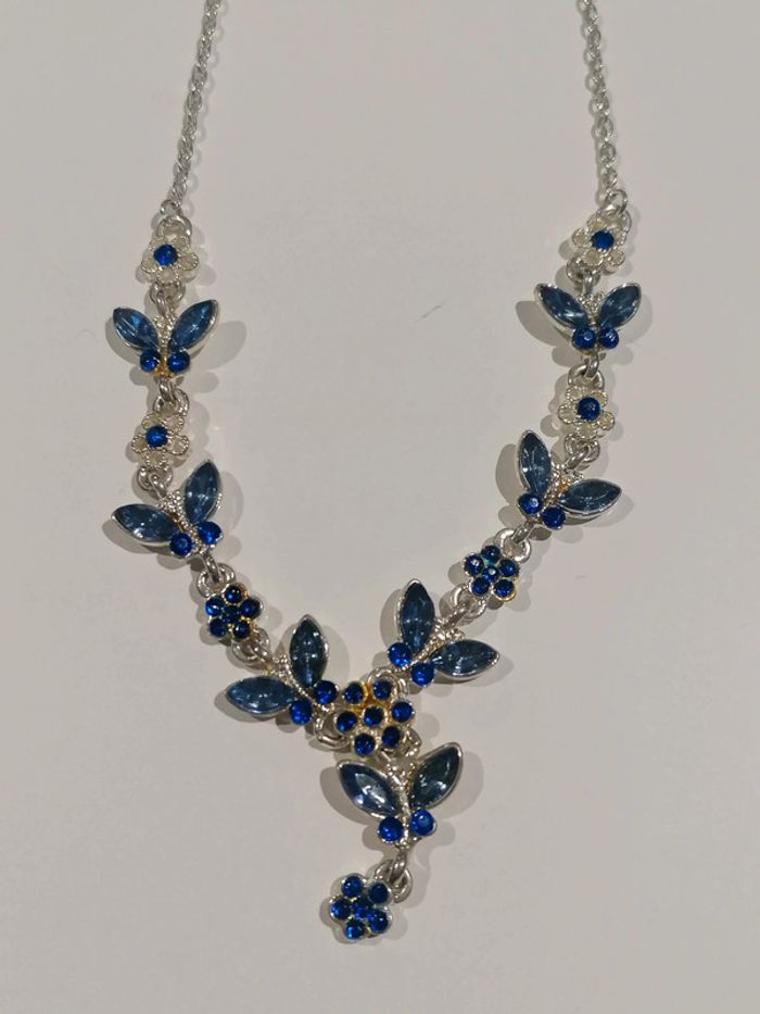 Collier fantaisie papillon fleur bleu 📿 - photo numéro 2