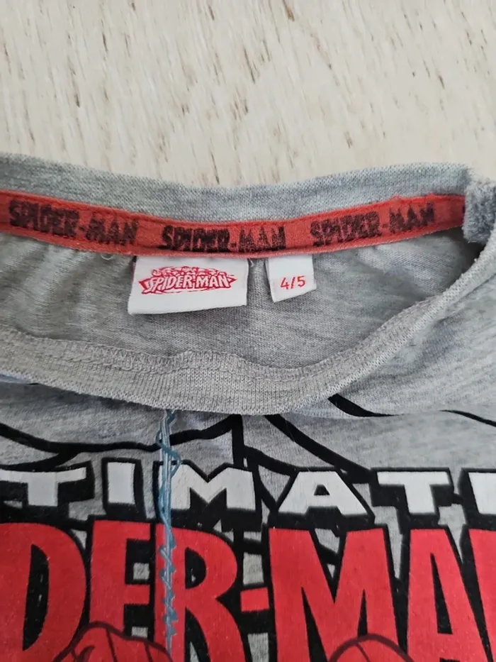 Tee-shirt Spidermam taille 4/5 ans - photo numéro 5
