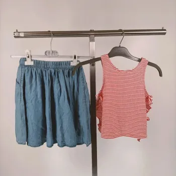 Ensemble Ensemble Jupe en jean et débardeur à volant marinière rouge et blanc enfant A142