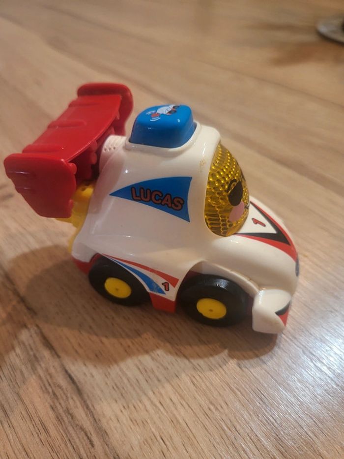 Tut tut bolide Lucas roi du championnat