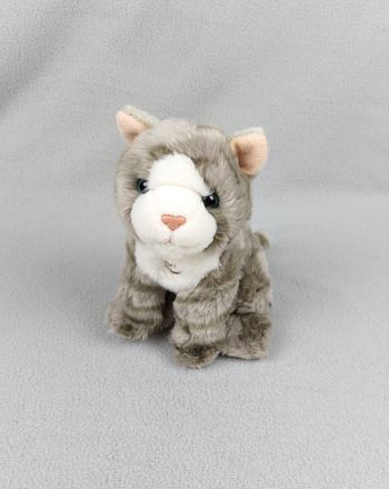 Petite Peluche chat GIPSY gris tigré blanc yeux bleus 18 cm doudou SON HS !
