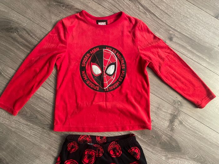 Pyjama Spiderman 5/6 ans 116 centimètres - photo numéro 3