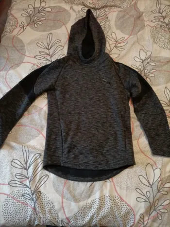 Joli sweat à capuche Puma 9/10 ans