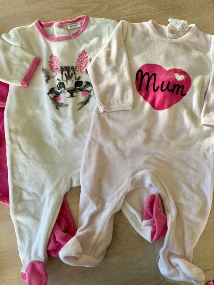 Lot 3 pyjamas Kiabi 6 mois - photo numéro 3