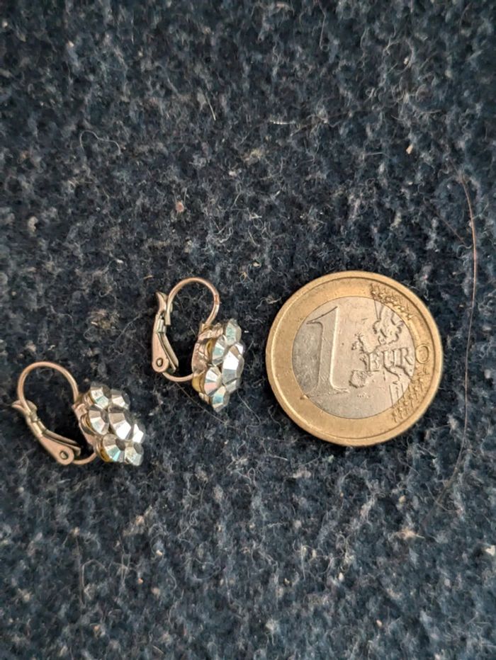 Boucles d'oreilles fleurs a strass - photo numéro 2