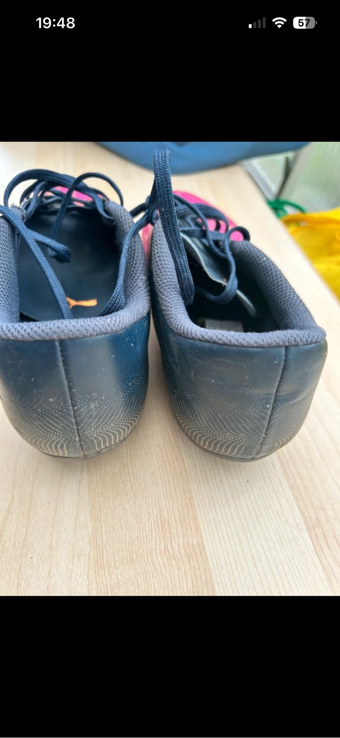Crampon Puma  football taille 36 - photo numéro 3