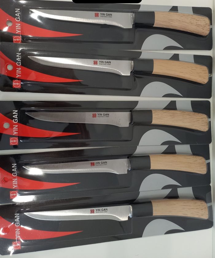 Lot de 5 couteaux neufs à prix bas 24 cm