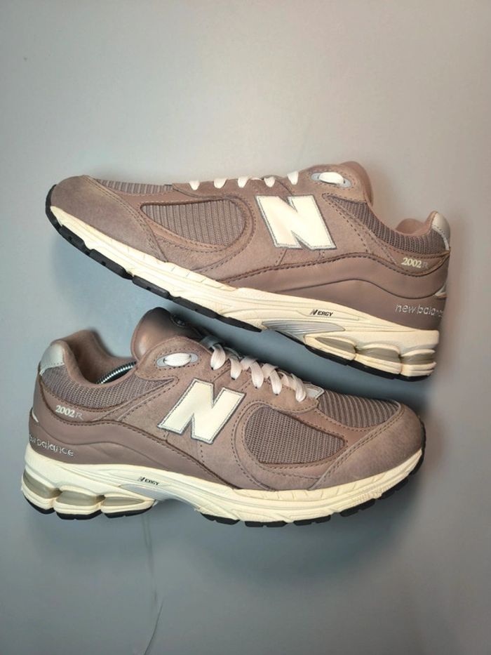 Baskets New Balance 2002r latte daim et cuir marron pointure 42.5 - photo numéro 2