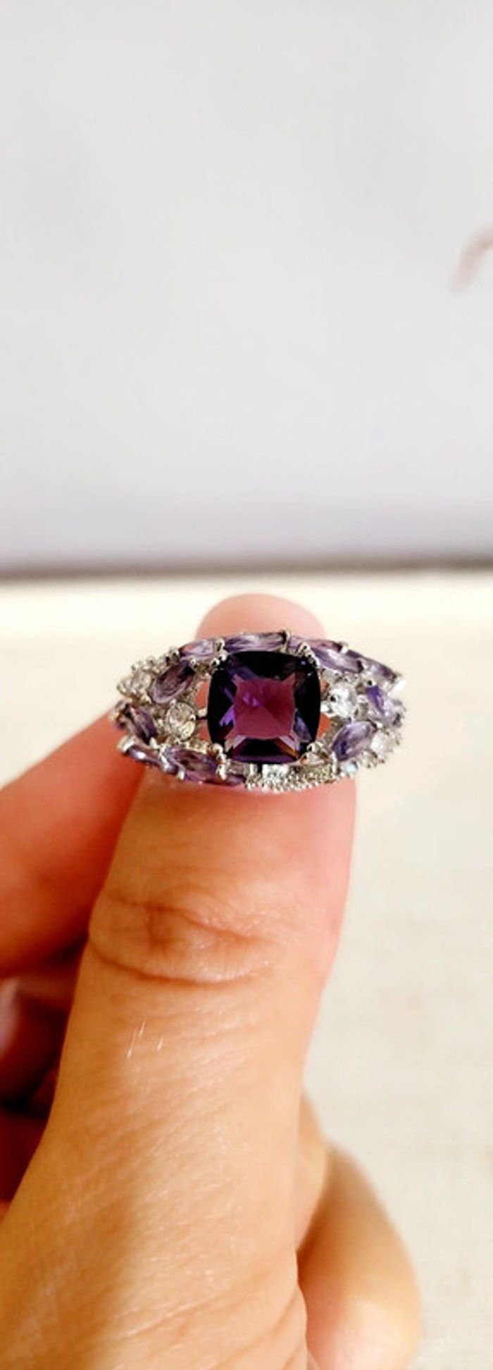 Bague élégante avec pierre violette et strass - photo numéro 3