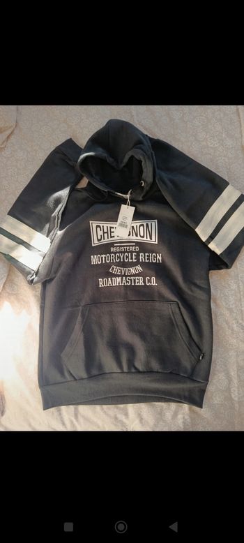 Sweat chevignon neuf