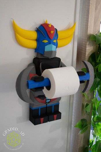 Dévidoir de papier toilette ou simple décoration murale dans un style lego goldorak