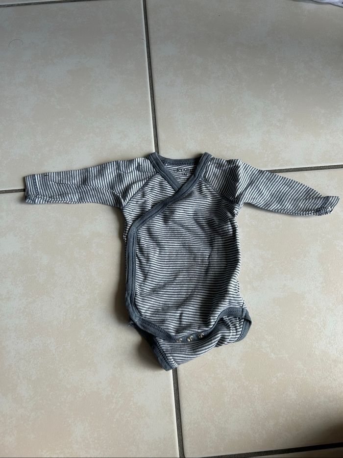 Lot bodies 1 mois - photo numéro 4